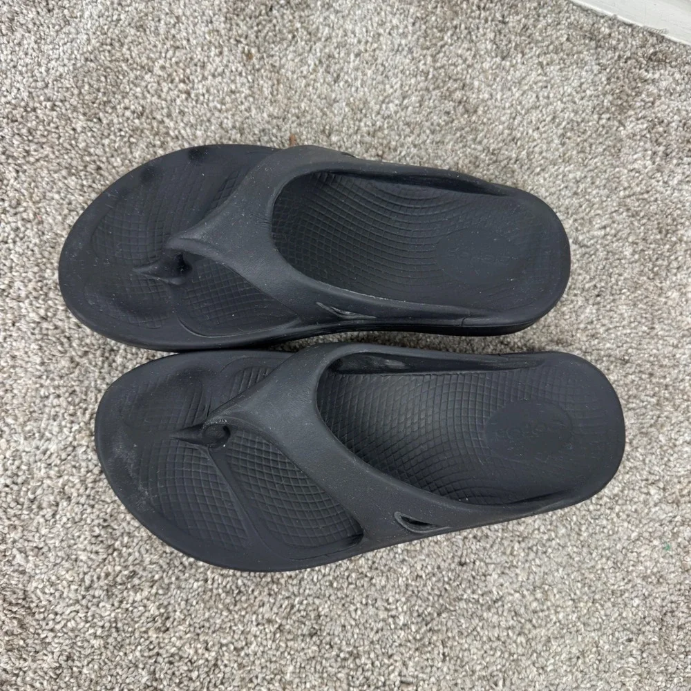 OOFOS OOriginal Recovery Sandal Black Thong Flip Flop Womens 8 Mens 6 EU 39